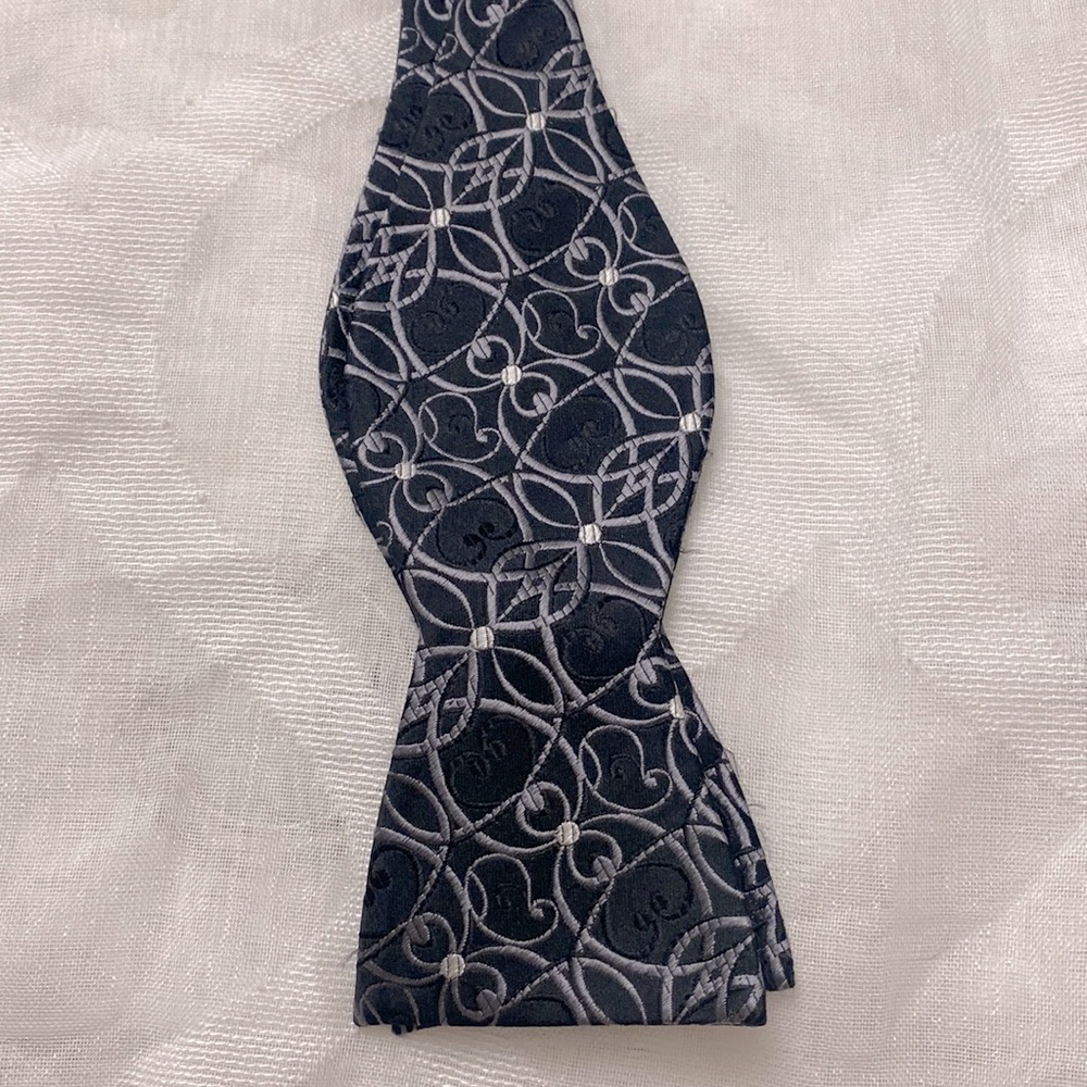 ALFANI Black and White Bowtie SILK Adjustable